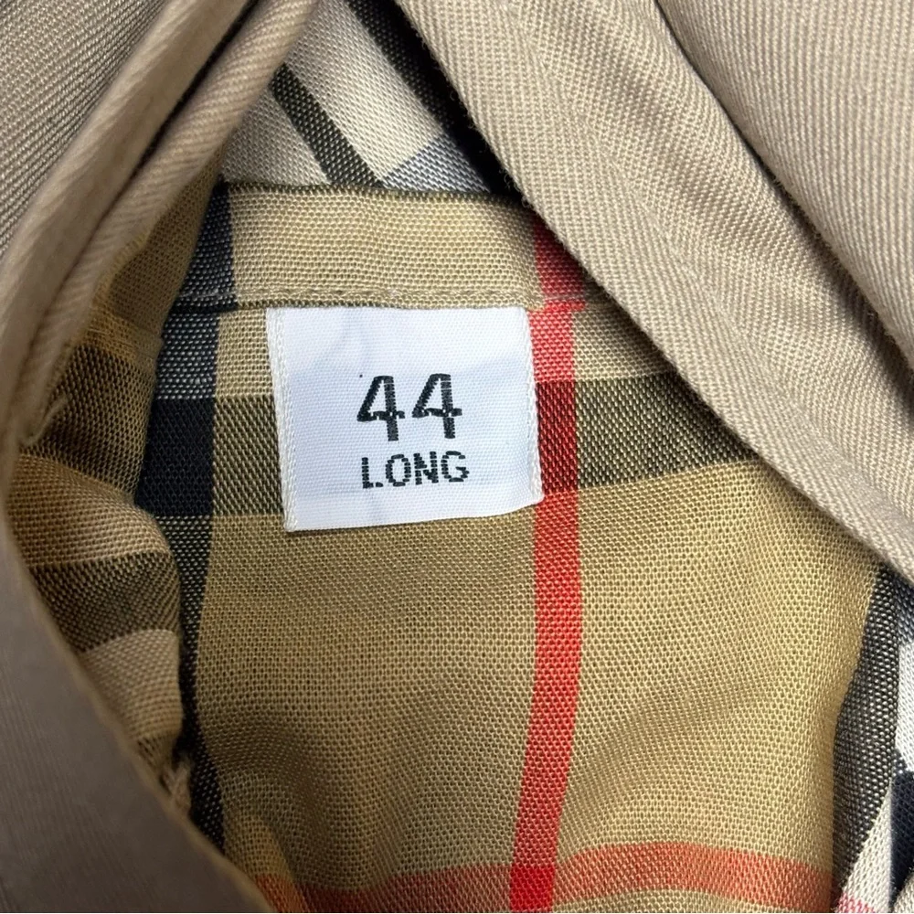 Burberry trench coat. - Picture 10 of 14